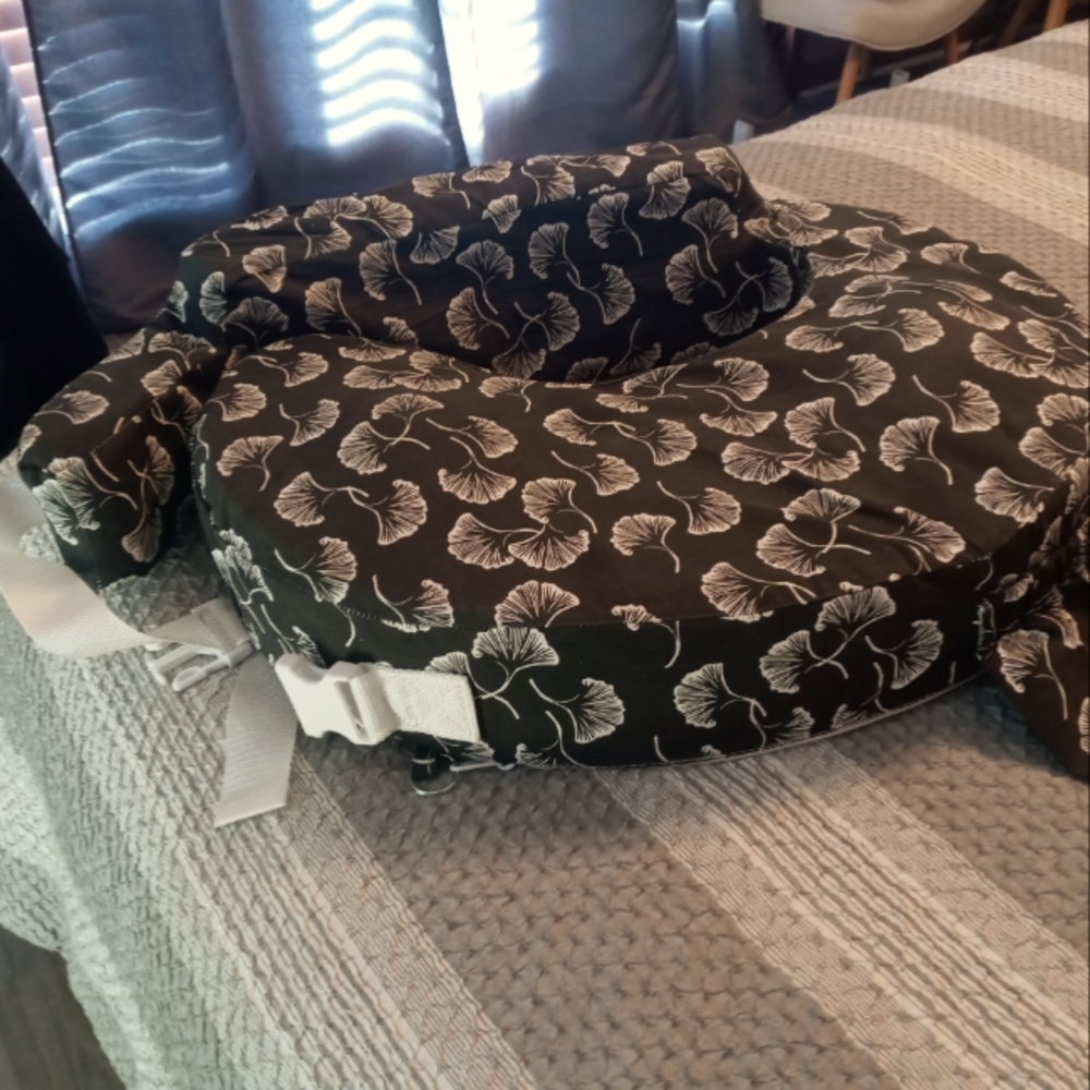 Nursing pillow